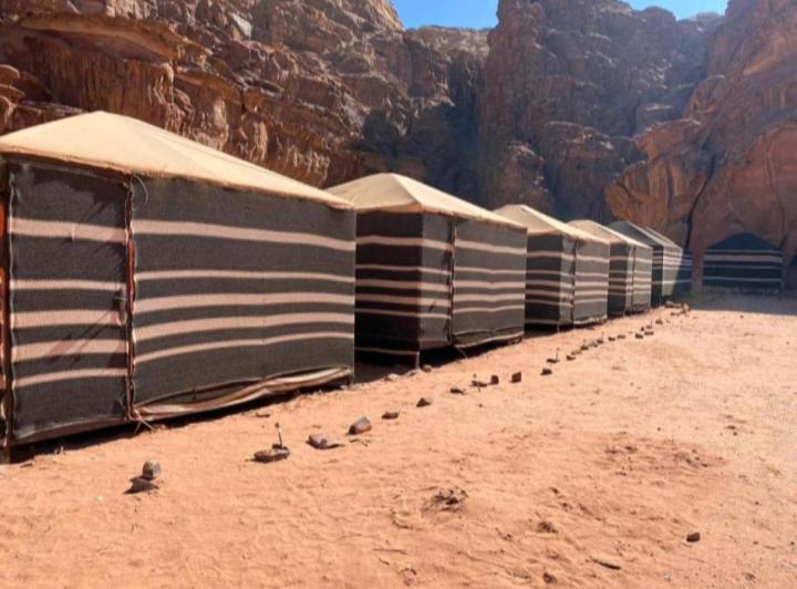 Saleem With Jeep Tour Apartment Wadi Rum Exterior photo